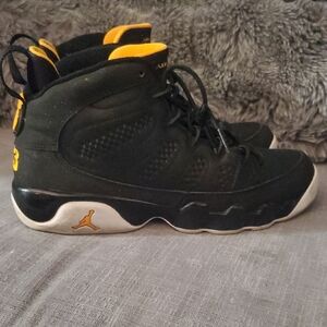Nike Kids Black and Yellow Sneakers